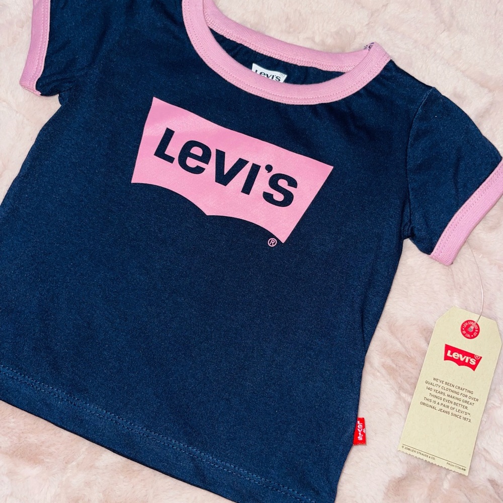 Levi’s T-shirt